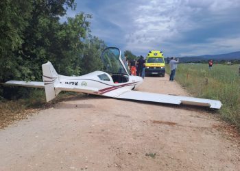 Mali avion na Hvaru promašio pistu i udario u biciklistice