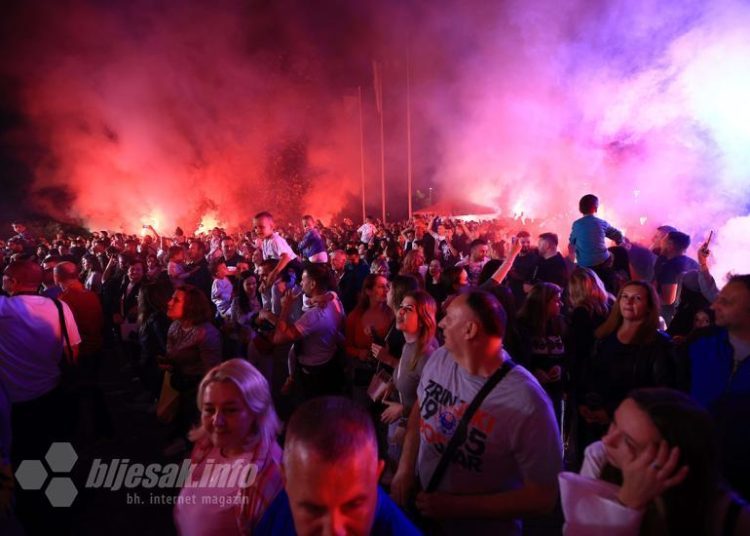 Igrači Zrinjskog pozdravljeni ovacijama na balkonu Kosače (FOTO)