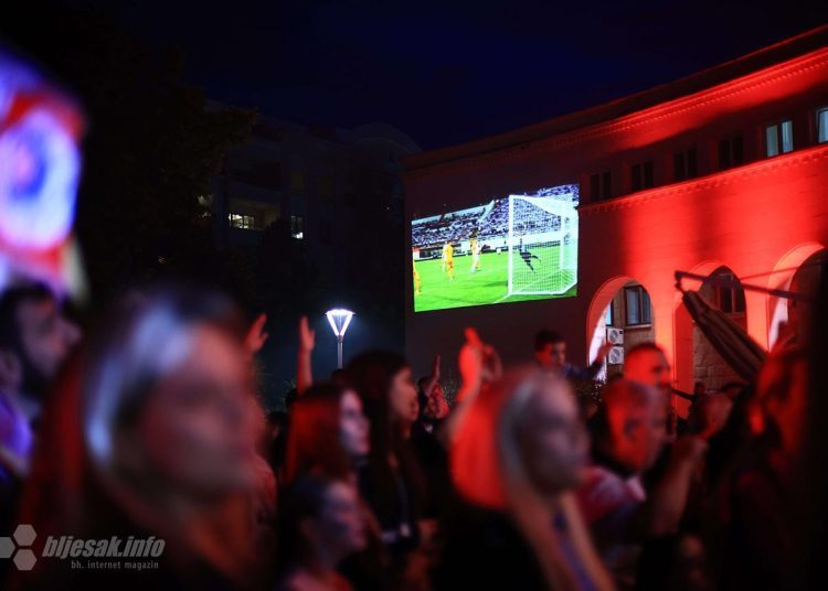 Igrači Zrinjskog pozdravljeni ovacijama na balkonu Kosače (FOTO)
