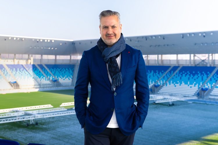 Sportskom direktoru Osijeka propucan auto sa sedam metaka