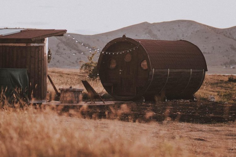 Turisti dolaze na Blidinje kako bi boravili u bačvi i oduševljeni su!