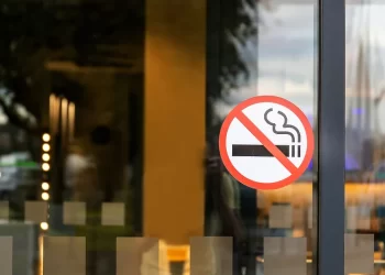 Ugostitelji će imati šest mjeseci da svoje objekte prilagode zabrani pušenja, a onda slijede kazne