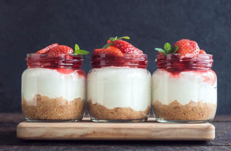 Cheesecake s jagodama bez pečenja gotov za 10 minuta