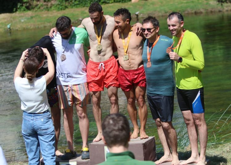 Natjecatelji iz 13 zemalja natječu se u paraglidingu, kajakarenju, trčanju, biciklizmu i drugim disciplinama