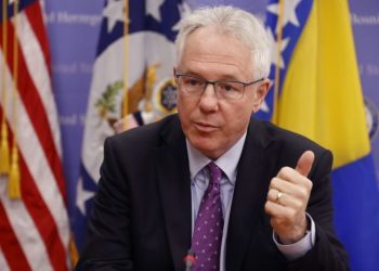 Ambasada SAD: Tko podrži prijedlog HDZ-a da se plaće isplaćuju u gotovini, snosit će posljedice