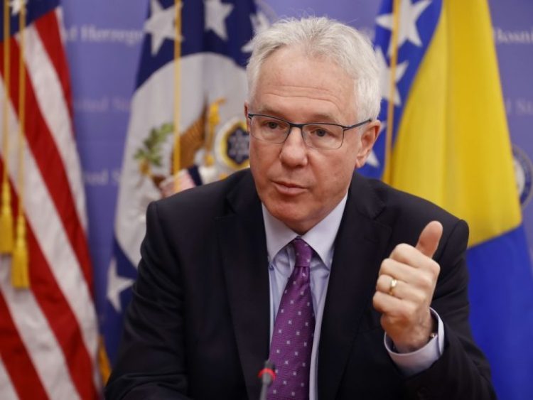 Ambasada SAD: Tko podrži prijedlog HDZ-a da se plaće isplaćuju u gotovini, snosit će posljedice