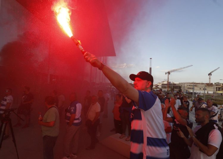 FOTO: Kohorta i Osijek na nogama zbog naoružanih anonimaca, pogledajte ludnicu ispred Opus Arene