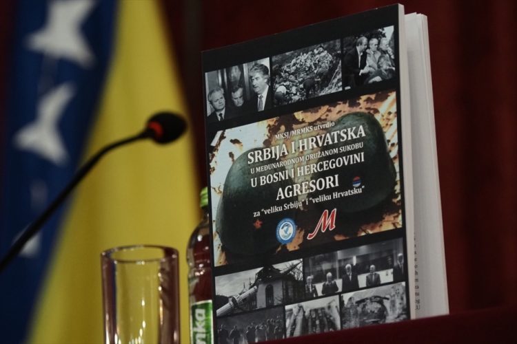 Grlić Radman osudio knjigu o srebreničkom genocidu: ‘Neprihvatljivo je izjednačavati ulogu Hrvatske i Srbije u ratu’