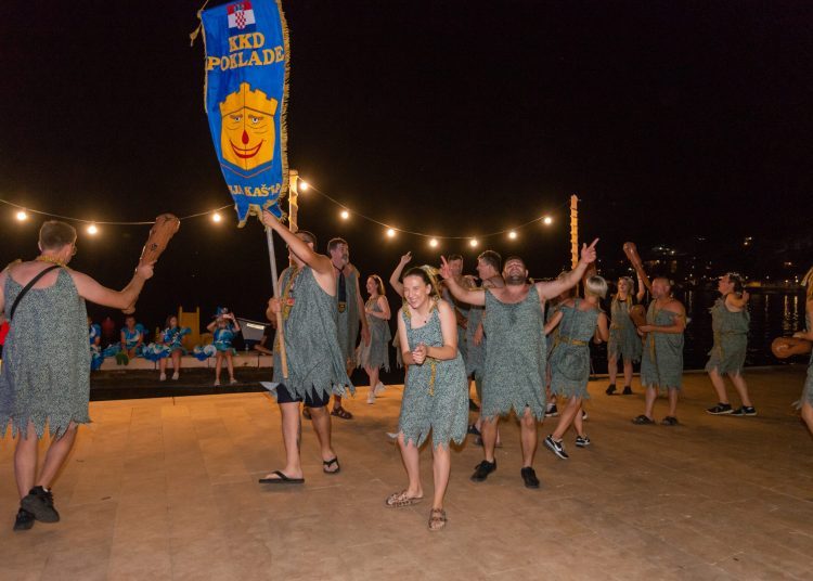 FOTO: Održan prvi Međunarodni ljetni turistički karneval u Neumu