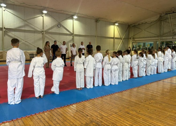 105 članova Karate kluba ‘Široki’ položilo viša zvanja