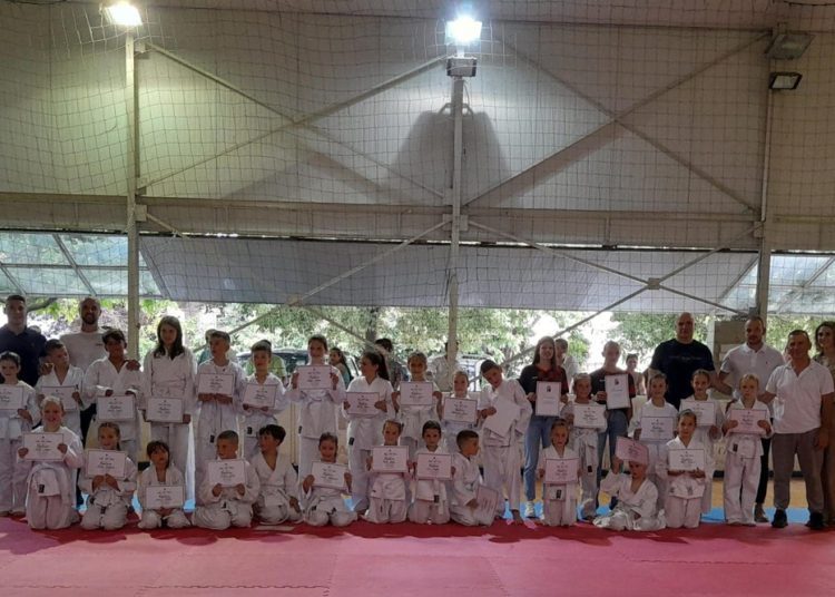 105 članova Karate kluba ‘Široki’ položilo viša zvanja