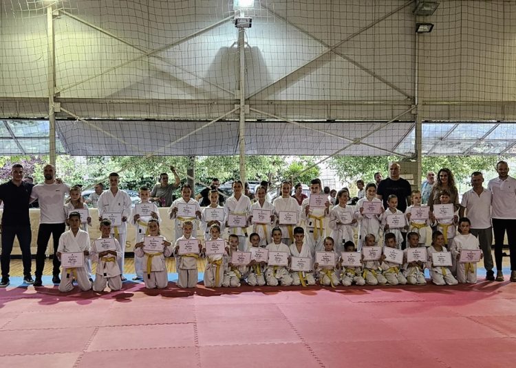 105 članova Karate kluba ‘Široki’ položilo viša zvanja