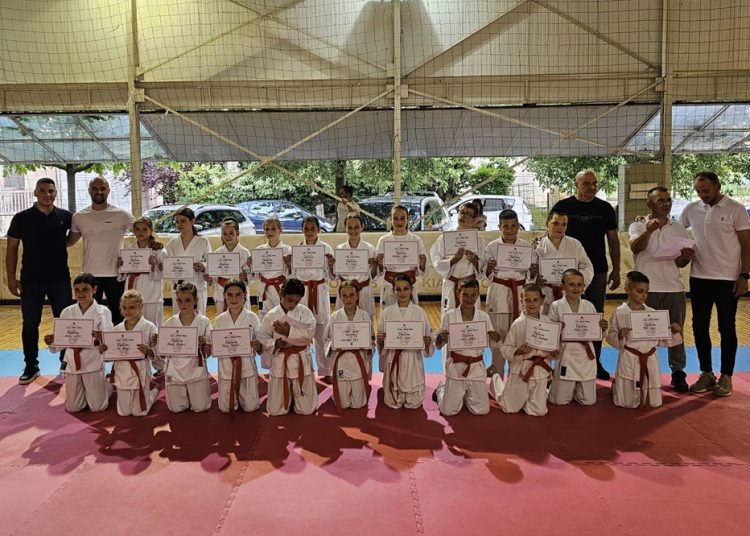 105 članova Karate kluba ‘Široki’ položilo viša zvanja