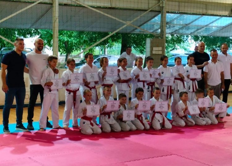 105 članova Karate kluba ‘Široki’ položilo viša zvanja