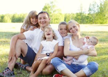 Prvi put donosi se zakon o socijalnim uslugama te uvodi red u evidencije nezaposlenih osoba