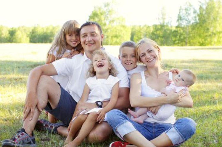 Prvi put donosi se zakon o socijalnim uslugama te uvodi red u evidencije nezaposlenih osoba