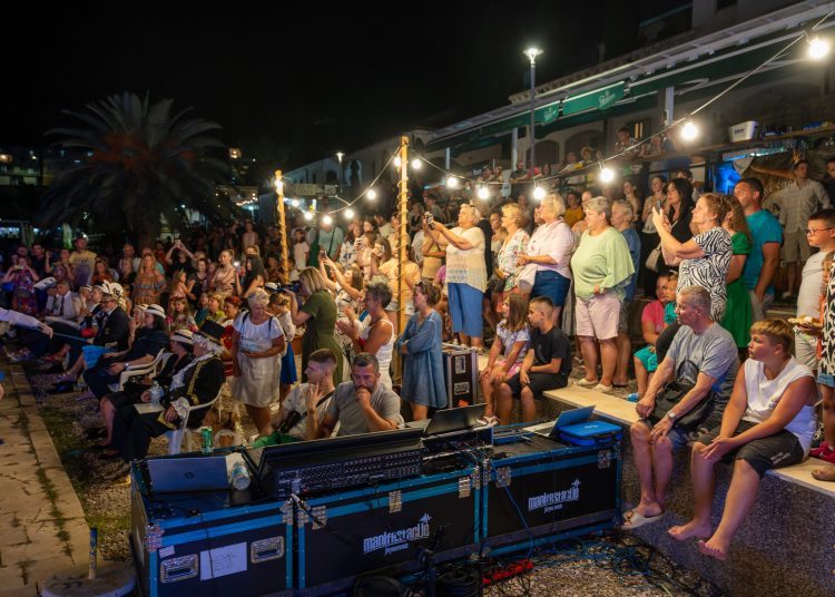 FOTO: Održan prvi Međunarodni ljetni turistički karneval u Neumu