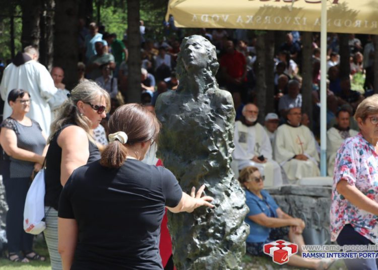 FOTO/VIDEO: Tisuće vjernika na Kedžari proslavilo ‘Divin dan’