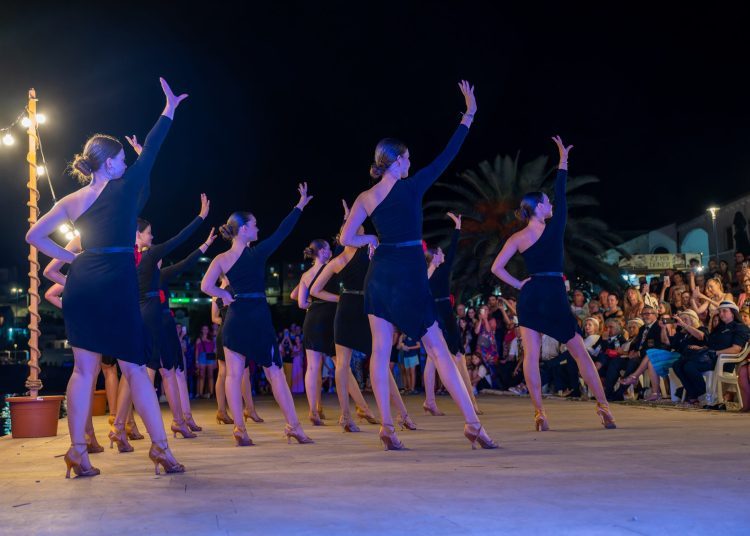 FOTO: Održan prvi Međunarodni ljetni turistički karneval u Neumu