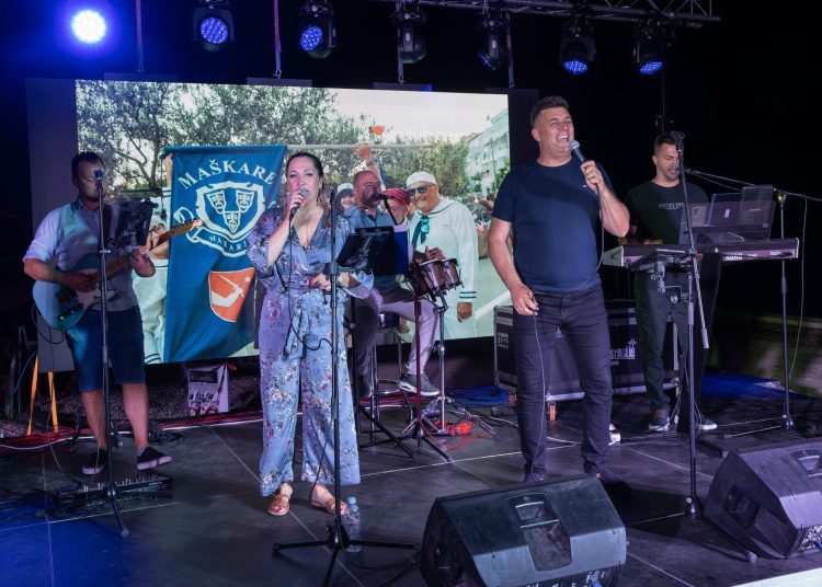 FOTO: Održan prvi Međunarodni ljetni turistički karneval u Neumu