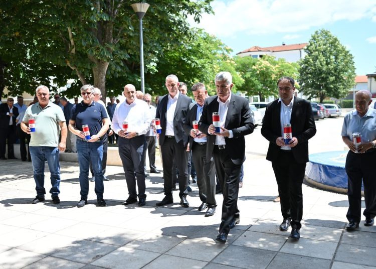 Čović s pripadnicima Glavnog stožera HVO u Posušju (FOTO)