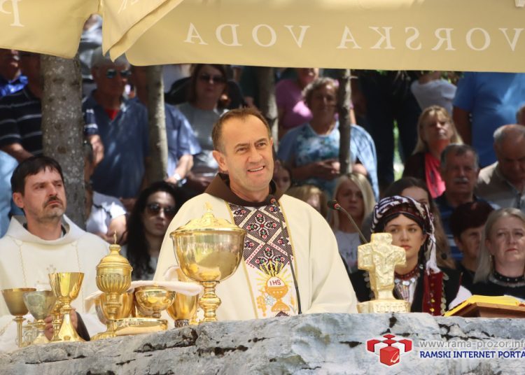 FOTO/VIDEO: Tisuće vjernika na Kedžari proslavilo ‘Divin dan’