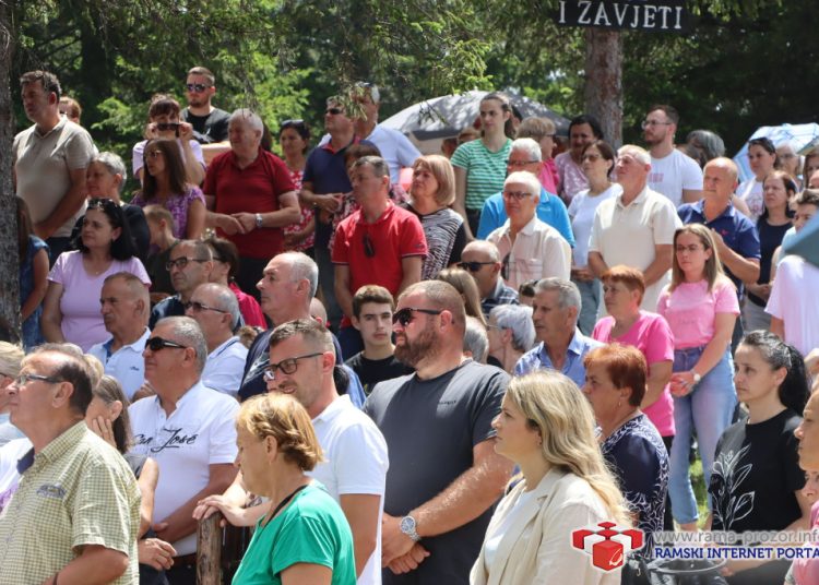 FOTO/VIDEO: Tisuće vjernika na Kedžari proslavilo ‘Divin dan’