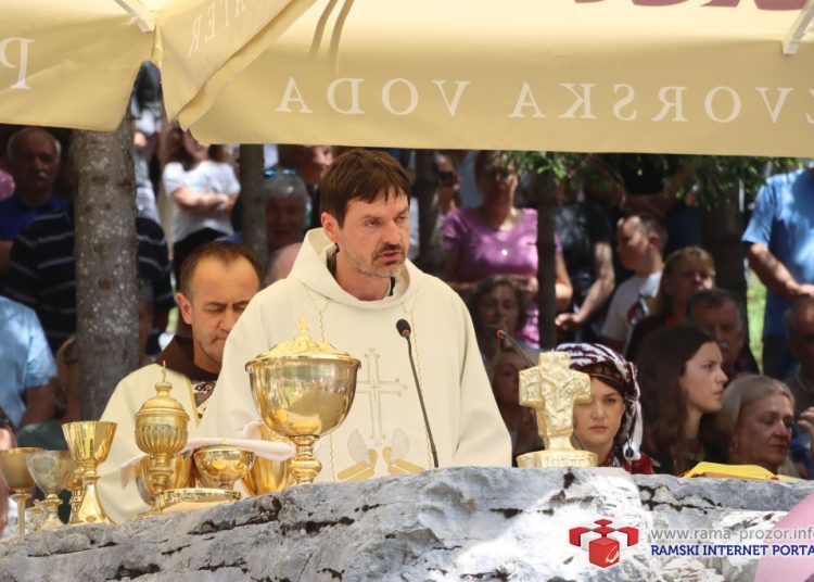 FOTO/VIDEO: Tisuće vjernika na Kedžari proslavilo ‘Divin dan’
