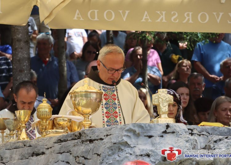 FOTO/VIDEO: Tisuće vjernika na Kedžari proslavilo ‘Divin dan’