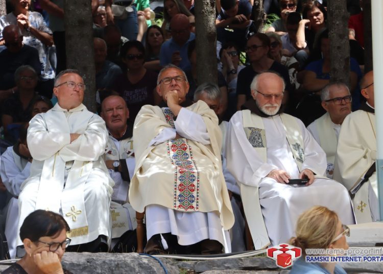 FOTO/VIDEO: Tisuće vjernika na Kedžari proslavilo ‘Divin dan’