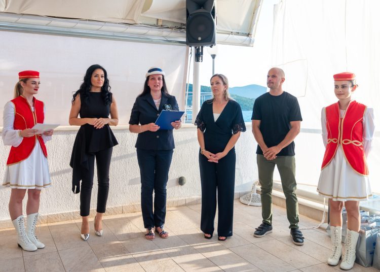 FOTO: Održan prvi Međunarodni ljetni turistički karneval u Neumu