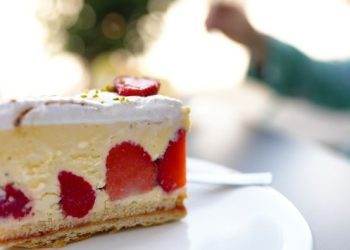 Najjednostavniji recept za kolač od sira i jagoda