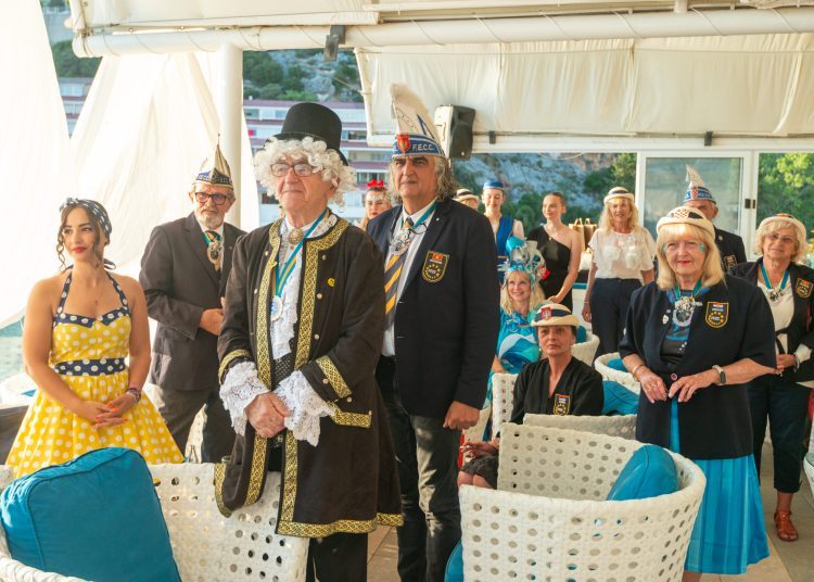 FOTO: Održan prvi Međunarodni ljetni turistički karneval u Neumu