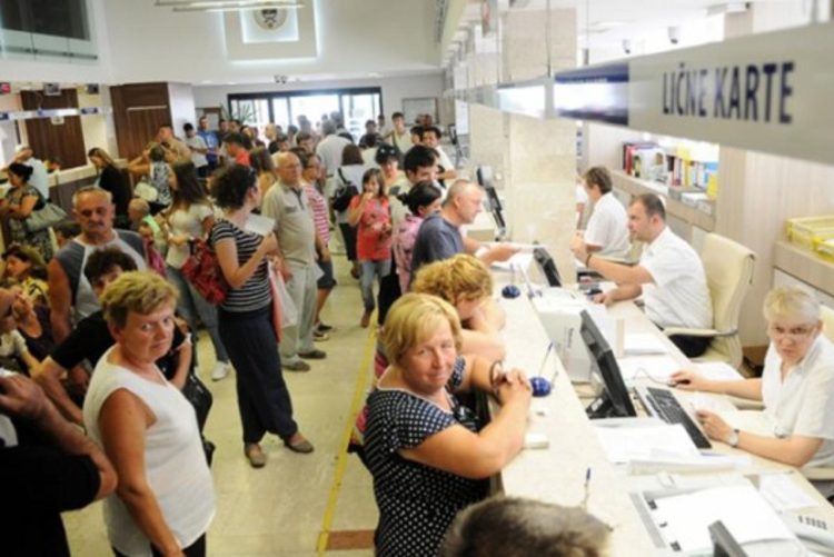 Unatoč digitalizaciji, neki i dalje nisu krenuli u ukidanje potvrde s CIPS-a