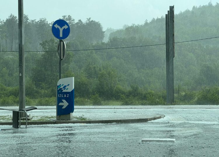 Snažno nevrijeme praćeno tučom pogodilo Široki Brijeg