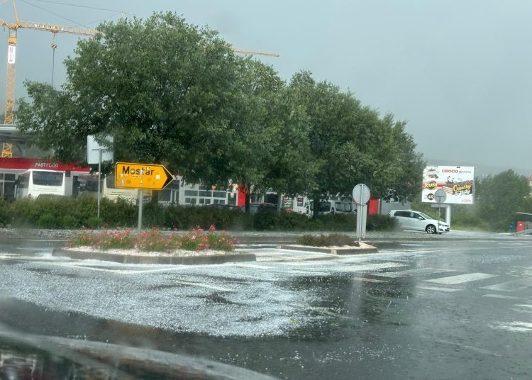Snažno nevrijeme praćeno tučom pogodilo Široki Brijeg