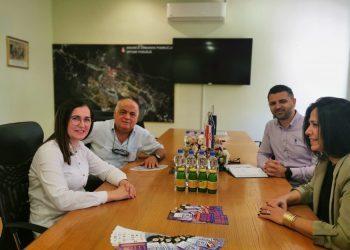 Pet djevojaka odlazi u Afriku, mjesec dana bit će na ispomoći sirotištu u Beninu