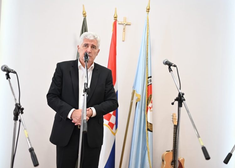 Čović s pripadnicima Glavnog stožera HVO u Posušju (FOTO)