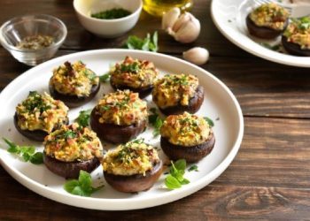 Sočne gljive punjene sirom i slaninom zasitan su i ukusan obrok