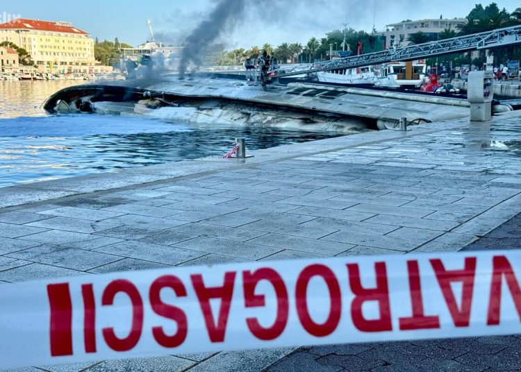 Video+Foto: U Makarskoj izgorjela 35 metara duga jahta čiji je vlasnik iz Širokog Brijega
