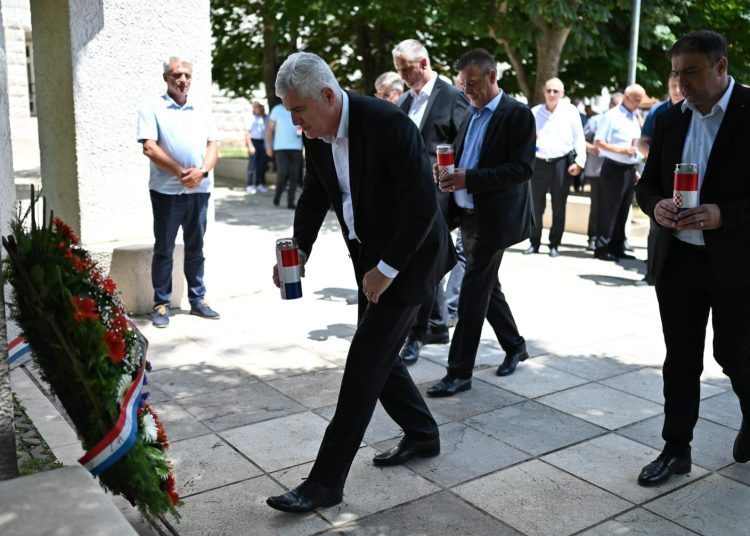 Čović s pripadnicima Glavnog stožera HVO u Posušju (FOTO)