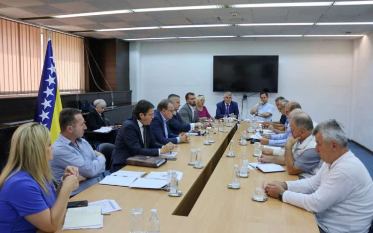 Vlada FBiH: Pokušat ćemo osigurati sredstva za isplatu jednokratne financijske podrške umirovljenicima