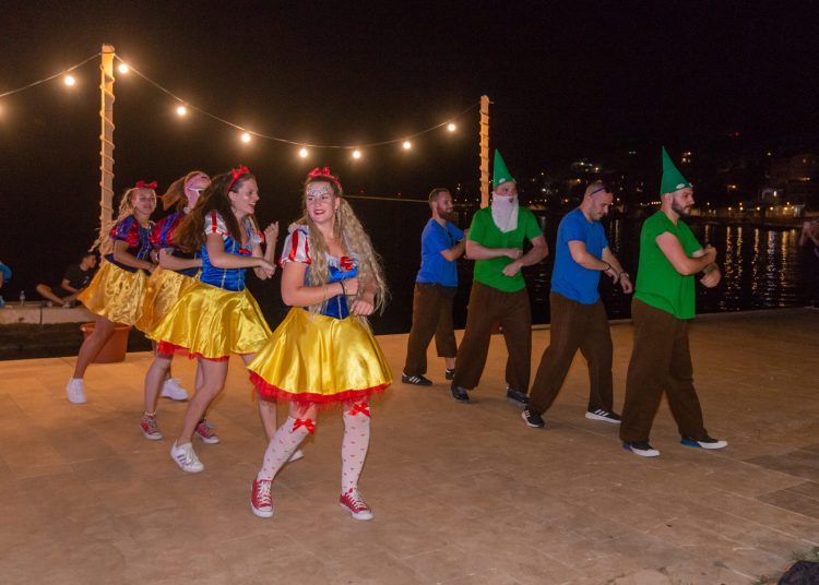 FOTO: Održan prvi Međunarodni ljetni turistički karneval u Neumu