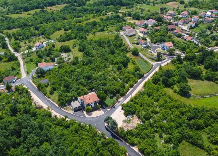 Rekonstrukcija ceste u MZ Rasno (Foto i video)