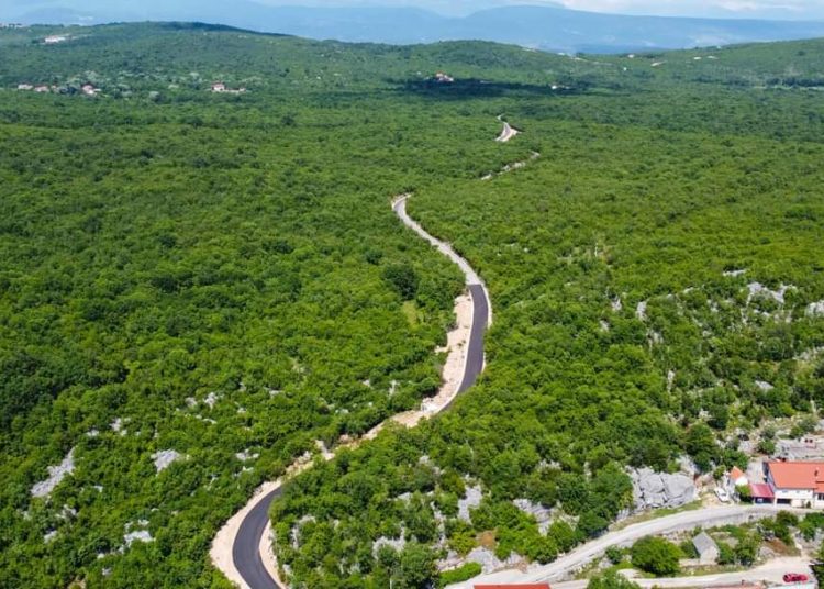 Rekonstrukcija ceste u MZ Rasno (Foto i video)