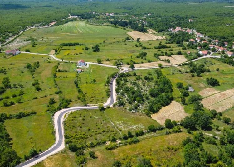 Rekonstrukcija ceste u MZ Rasno (Foto i video)