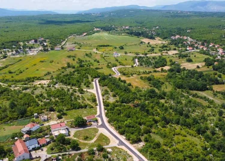 Rekonstrukcija ceste u MZ Rasno (Foto i video)