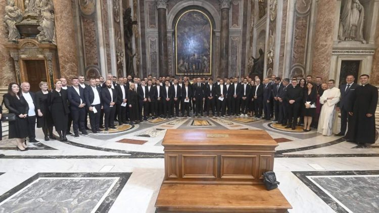 Papa primio hrvatsku nogometnu reprezentaciju: Ne zaboravite nikada da se mladi ugledaju u vas