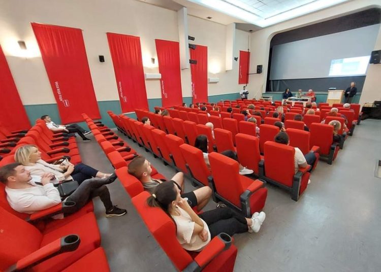 U Širokom Brijegu održana tribina “Ovisnost o kockanju’