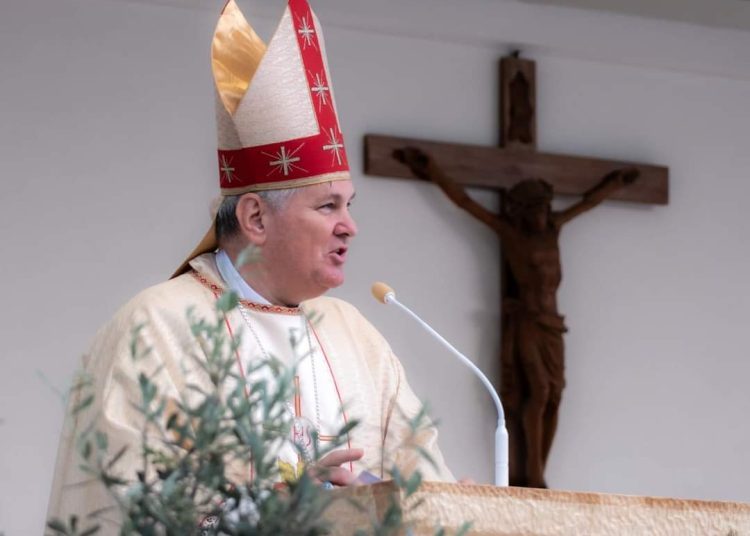 Veliki broj vjernika na uočnicu i blagdan sv. Ante na Humcu (FOTO)